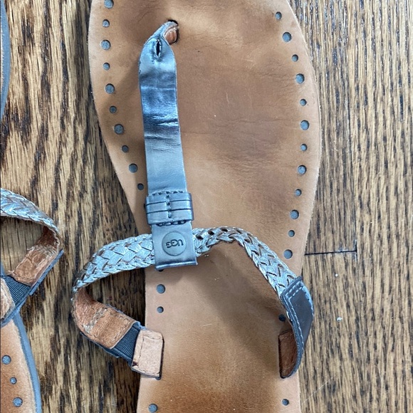UGG Women’s Bria Metallic silver braided sandals, size 8, great condition - Picture 5 of 8